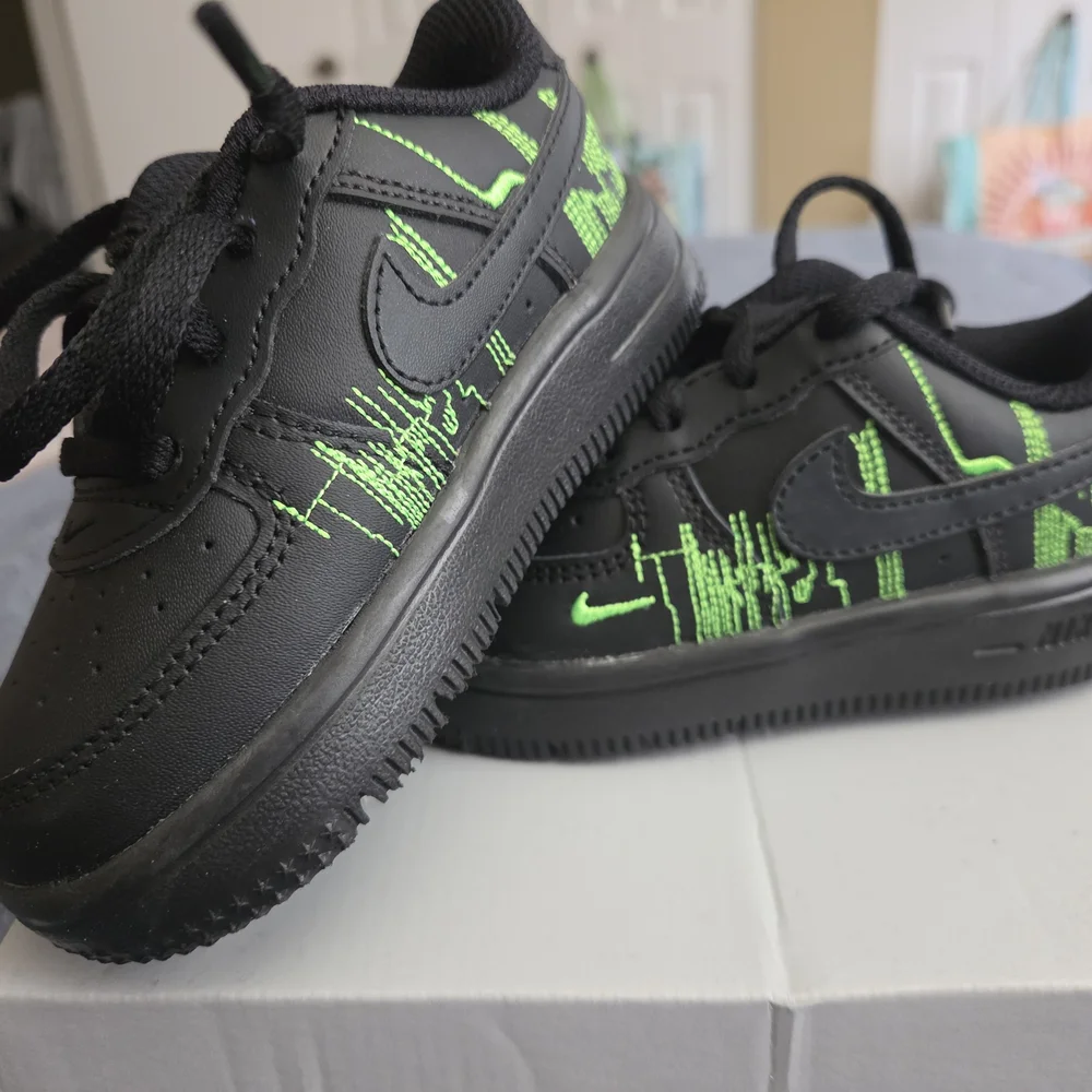 Nike Force 1 Low LV8 4 Lace (Toddler) - Black/Green Strike